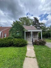 Building Photo - 8272 Roselawn St