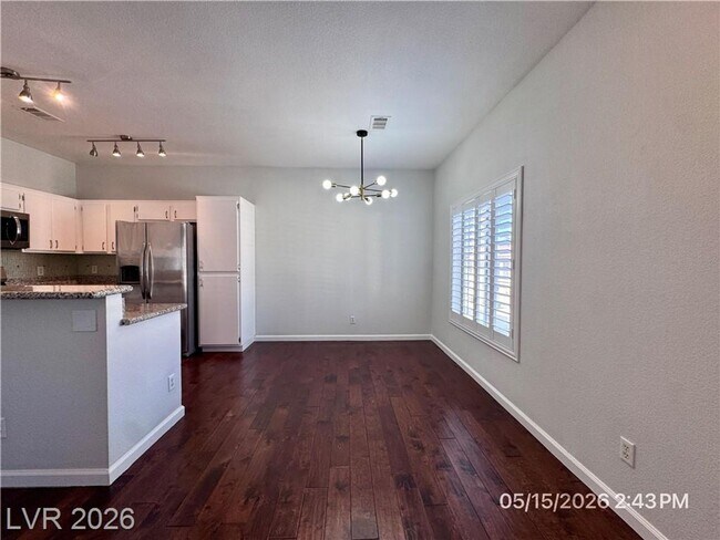 Foto del edificio - Charming Upstairs 1BR Condo with Private Balcony & Community Pool