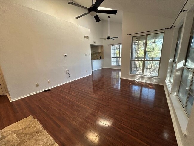 Foto del edificio - 3809 Spicewood Springs Rd