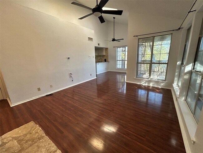 Building Photo - 3809 Spicewood Springs Rd