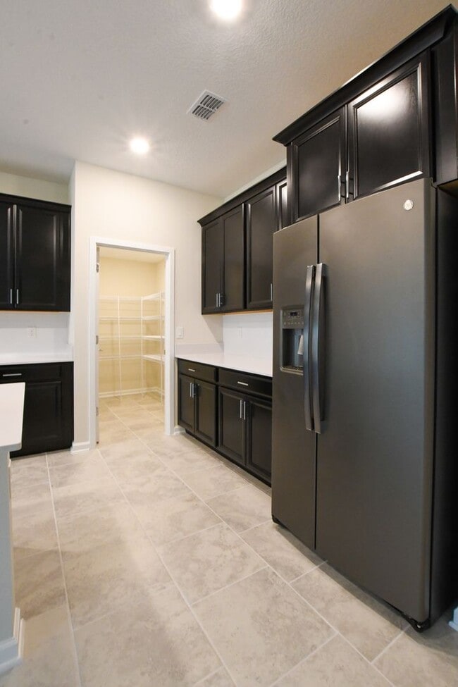 Building Photo - ~4/3~White Horse Way~Waterside @Cherry Lak...