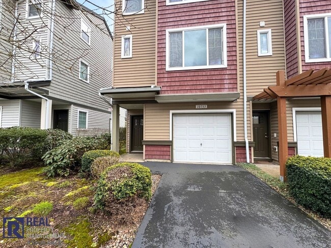 Building Photo - 10733 NE Gateway Pl