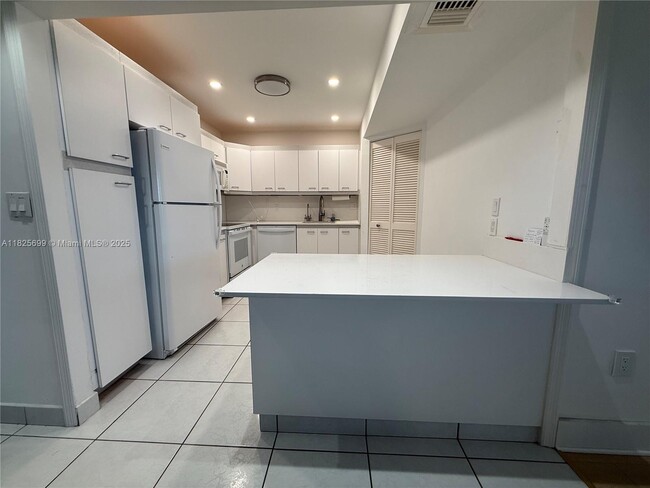 Building Photo - 9273 Collins Ave