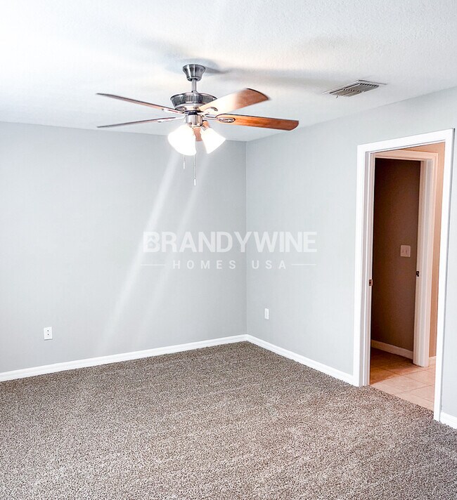 Building Photo - NEW LOWER RENTAL RATE LEASING SPECIAL: Rec...