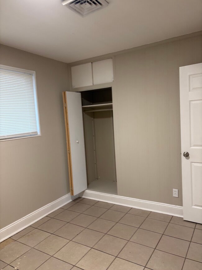 Building Photo - 9835 Duke Dr