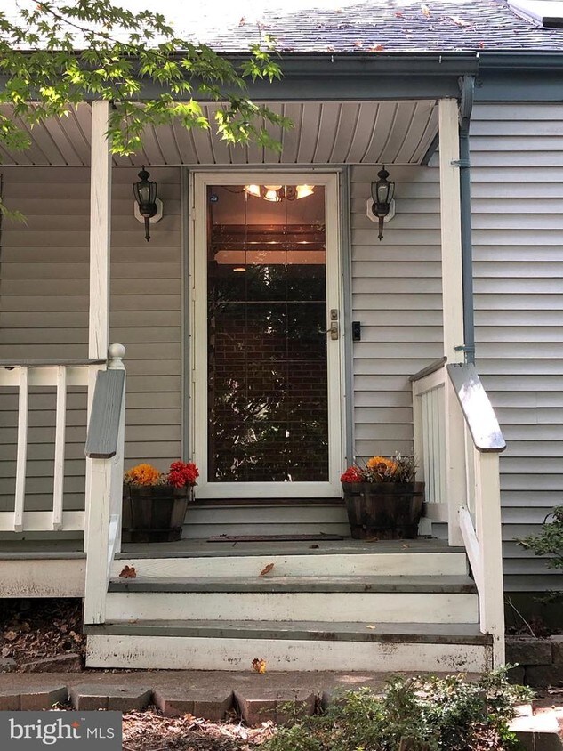 Primary Photo - 110 Oakwood Dr