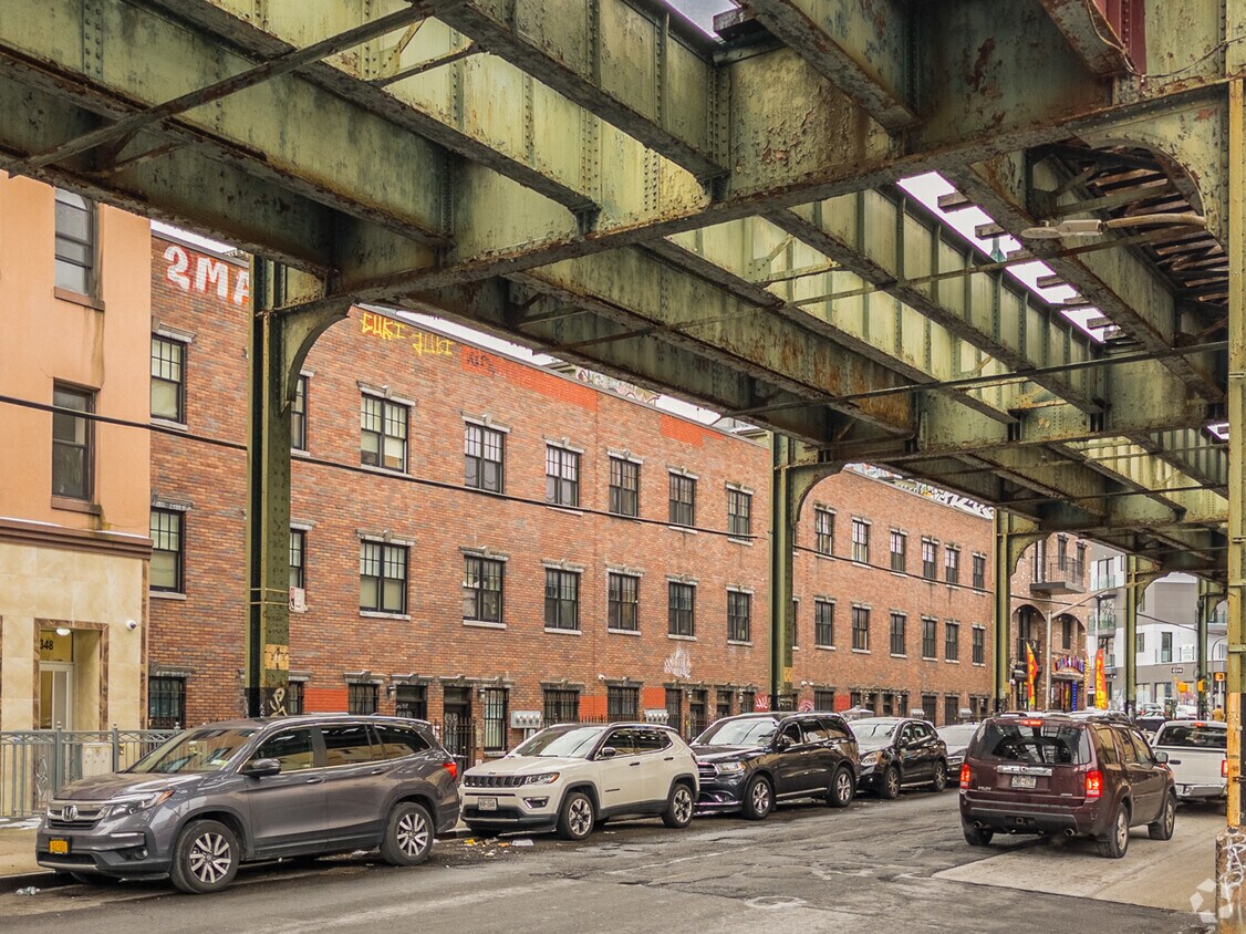 Building Photo - 1340 Myrtle Ave