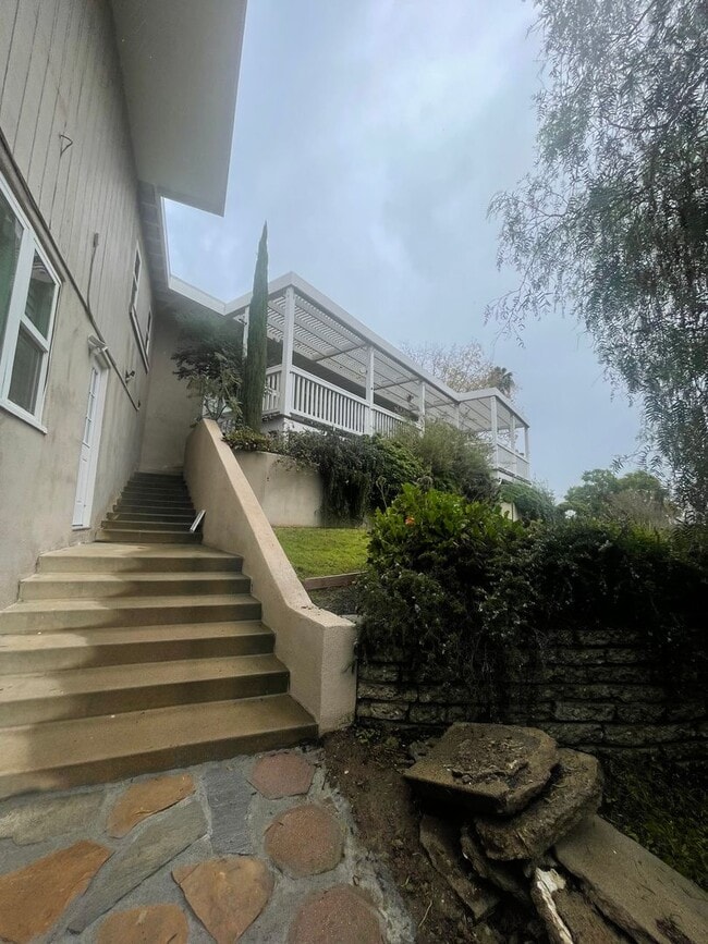 Building Photo - 714 Oceanview Dr