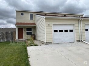 Building Photo - 920 Palmer Dr