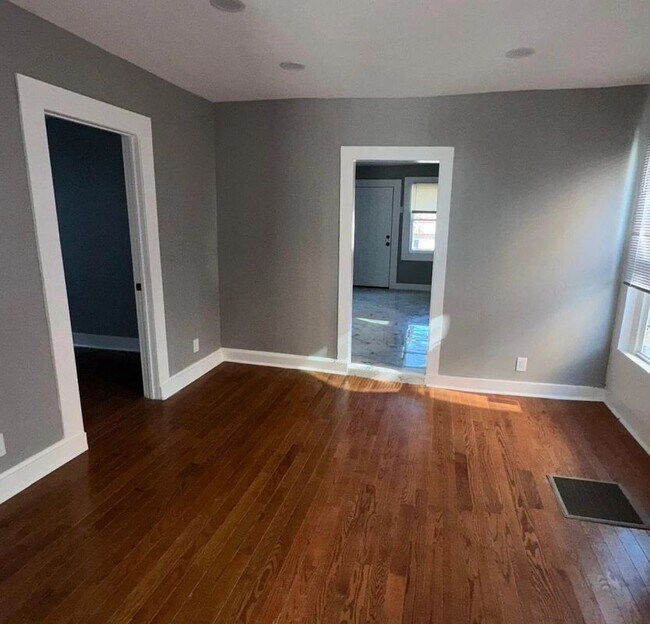 Building Photo - 55 Pierpont St