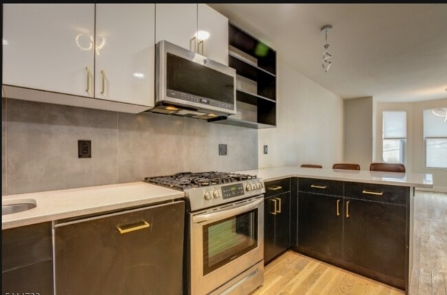 Building Photo - 623 38th St