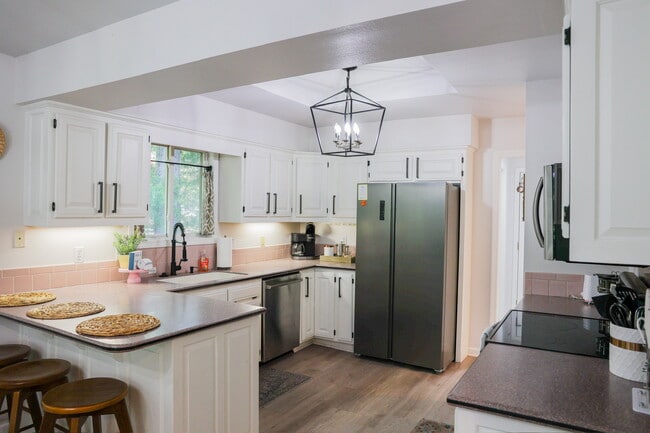 Building Photo - 22 Penrith Dr