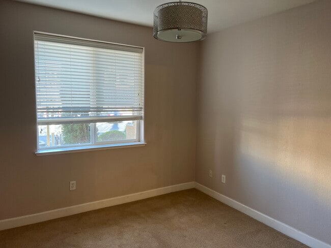 Building Photo - 1501 Secret Ravine Pky