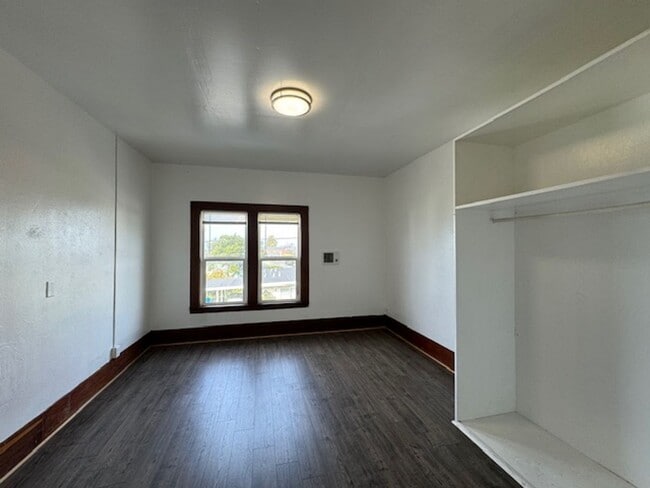 Building Photo - 111 W Hawthorne St