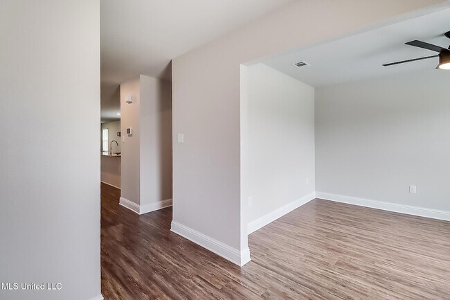 Foto del edificio - 6559 Eastland Cir