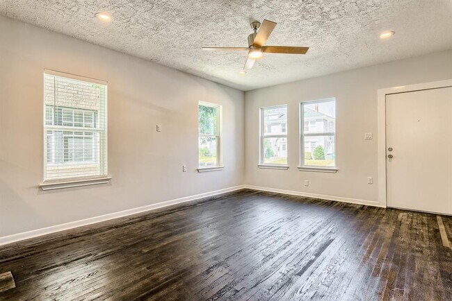 Building Photo - 519 W Clay St