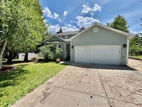 Building Photo - 1134 N Spruce Dr