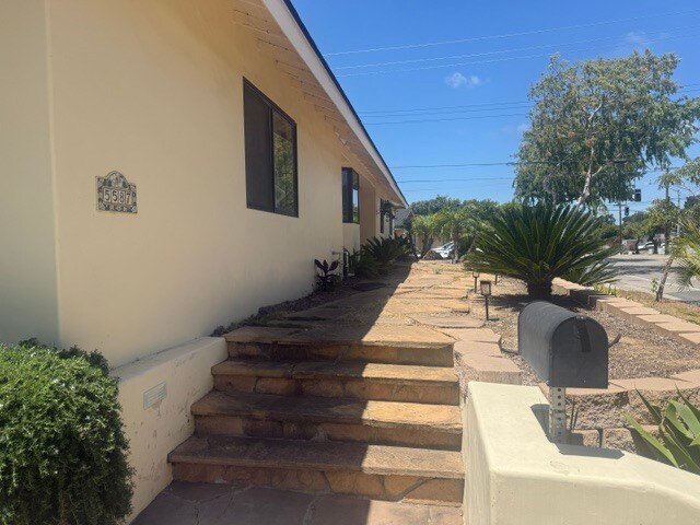 Foto del edificio - 5587 Cathedral Oaks Rd