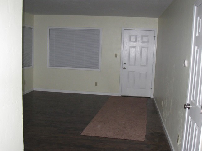 Building Photo - 4913 Cass St