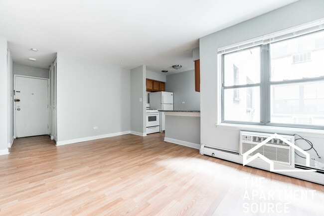 Building Photo - 459 W Briar Pl
