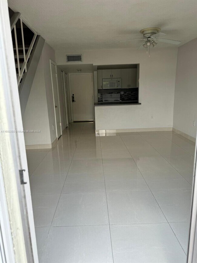 Foto del edificio - 5731 NW 37th St