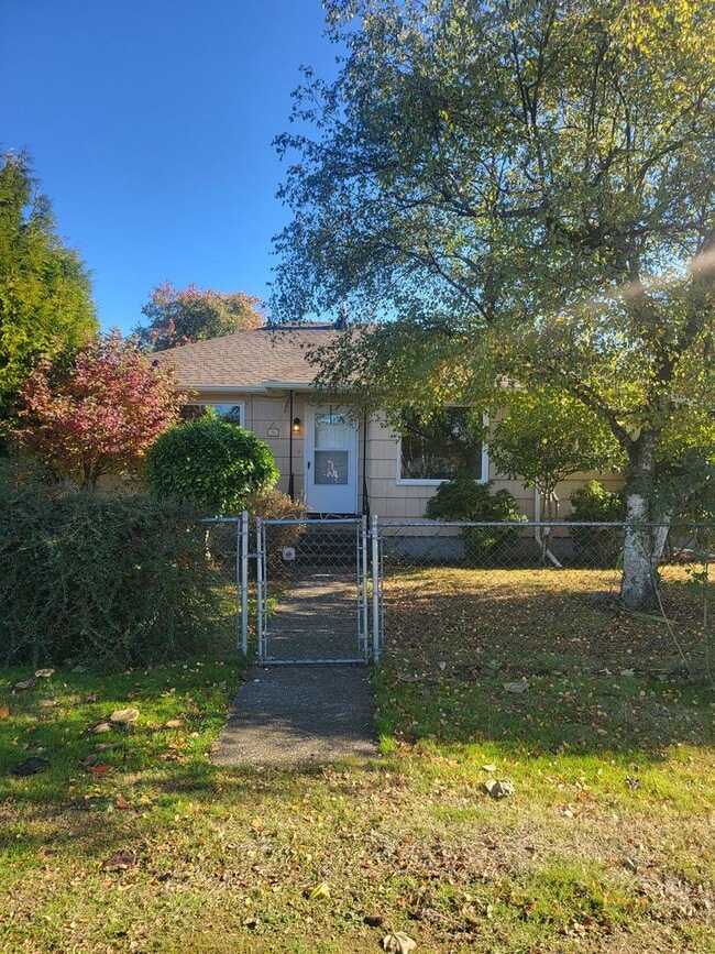 Building Photo - 386 SW 15th St