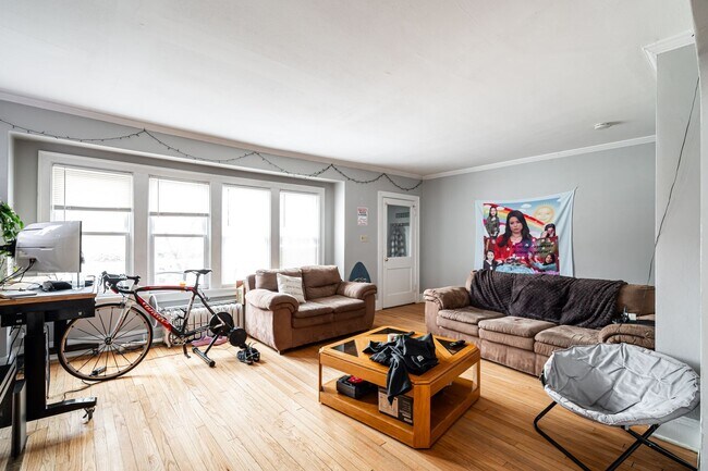 Building Photo - Downer Lower across from UWM