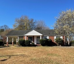 Building Photo - 206 Ridgeway Dr