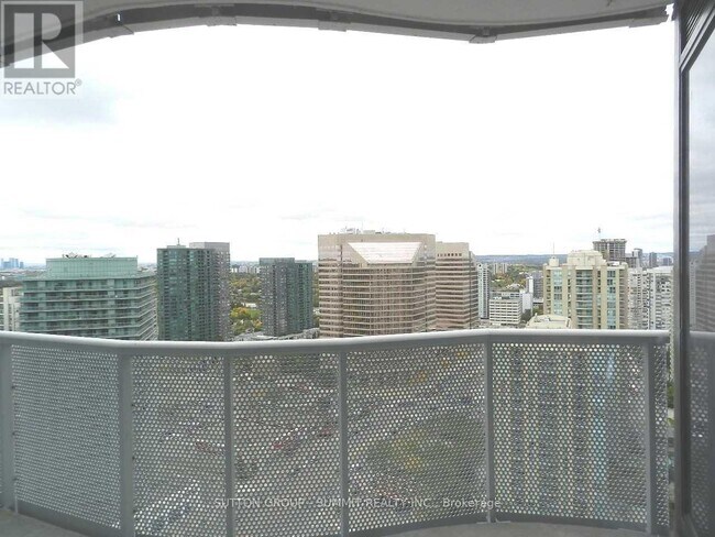 Photo du bâtiment - 15 Holmes Ave