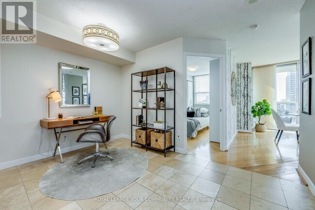 Building Photo - 313 Richmond St E