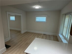 Building Photo - 10524 Lee Ave