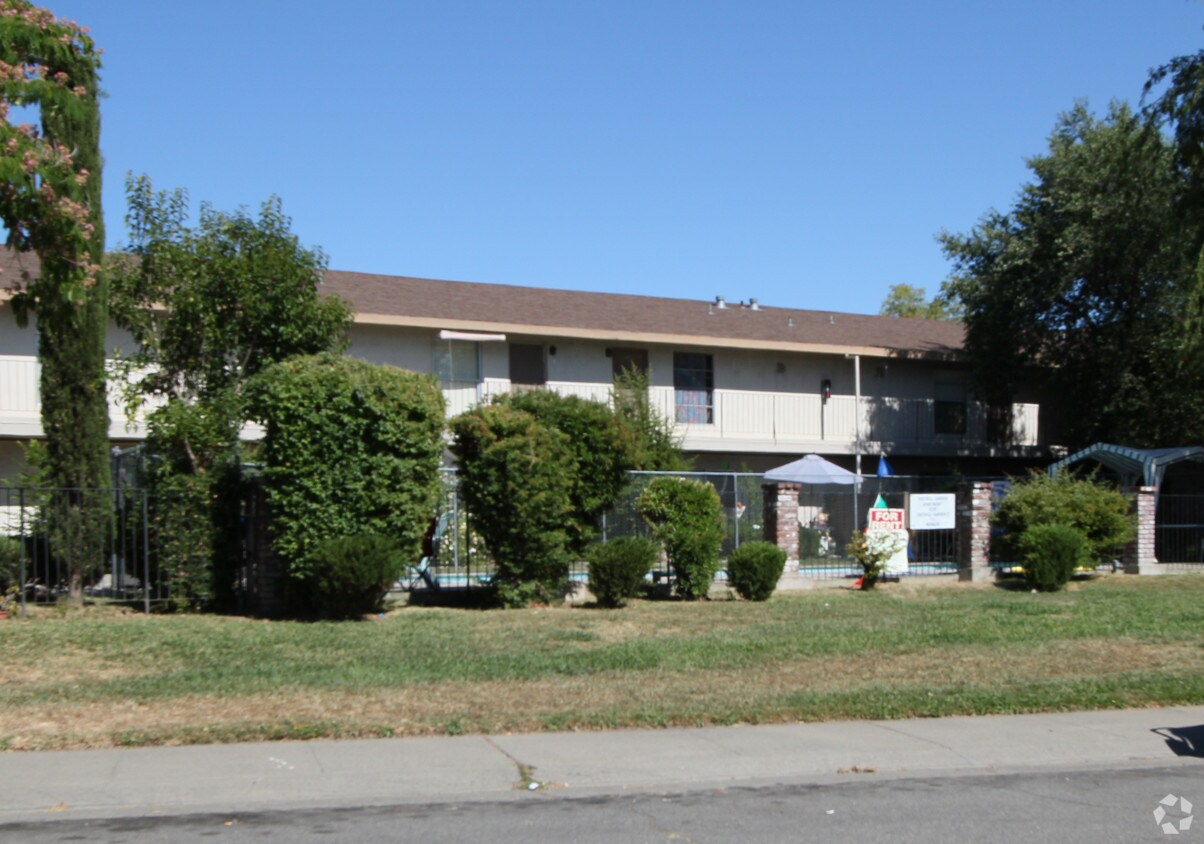 Edificio - 5506 Foothill Garden Ct
