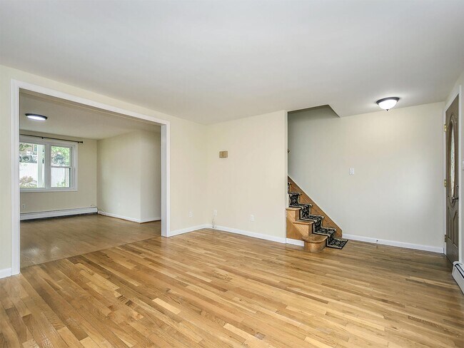 Foto del edificio - 39 Graywood Rd