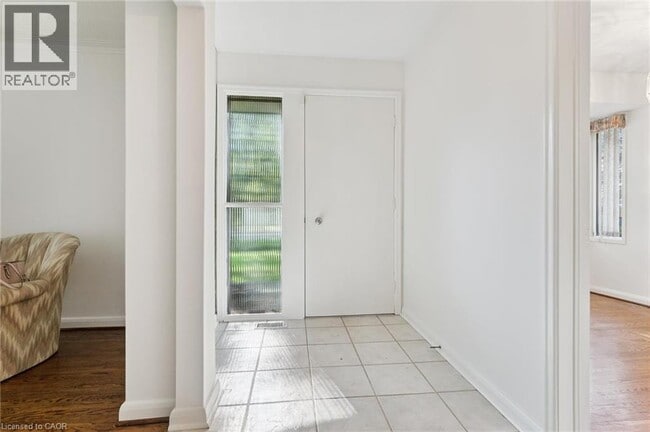 Building Photo - 1095 Linbrook Rd