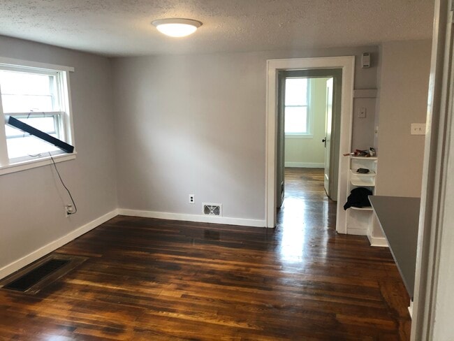 Building Photo - 1410 Fincke Ave