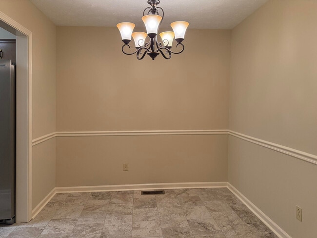 Building Photo - 105 Oakmont Ln