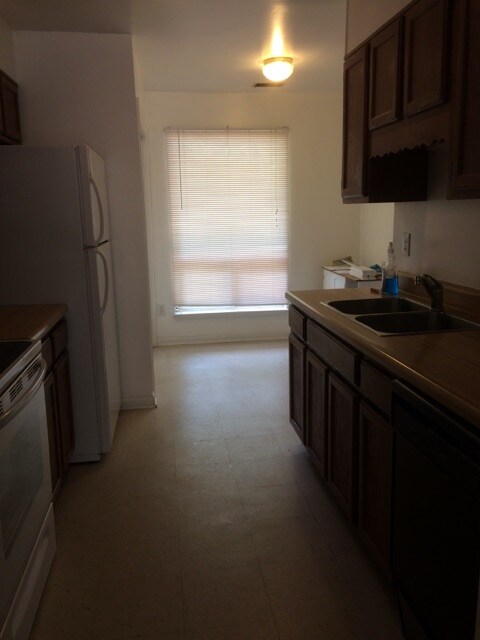 Building Photo - 935 Sardis Cove Dr