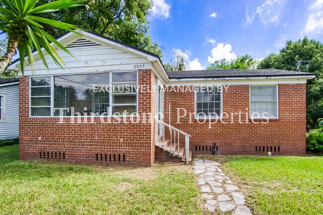 Foto del edificio - 8057 Oakwood St