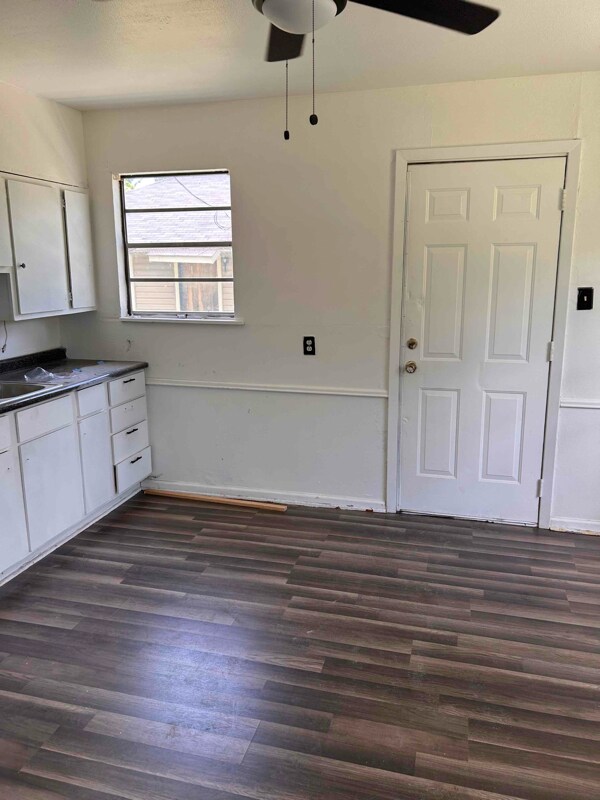 Building Photo - 2019 Amelia Ave