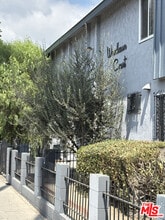 Building Photo - 4252 Woodlawn Ave