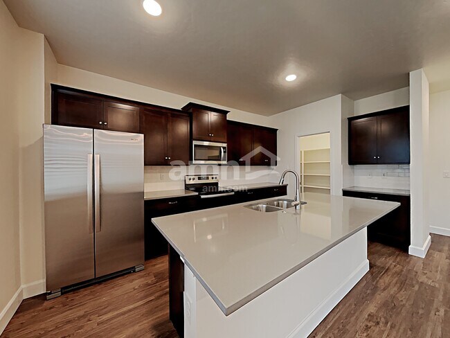 Foto del edificio - 8043 Dagney Street SW
