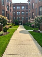 Building Photo - 6865 S Crandon Ave