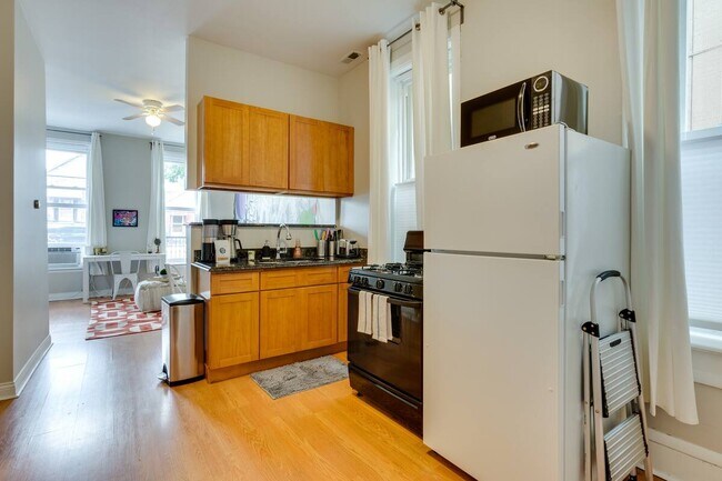 Building Photo - 2031 W 21st St