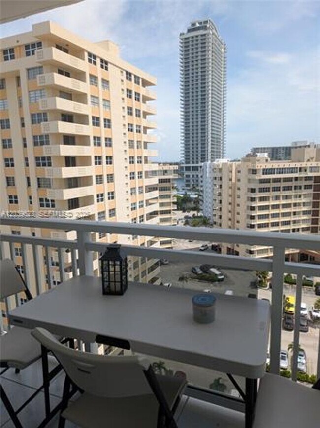Building Photo - 1849 S Ocean Dr