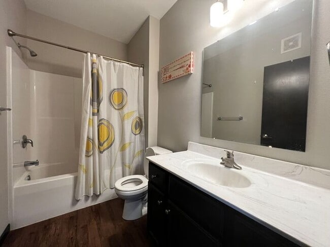 Building Photo - $1,700 | 2 Bedroom, 2 Bathroom CONDO | Pet...