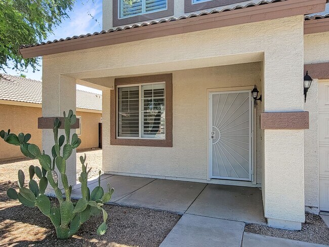 Foto del edificio - Lots of sq ft for the money in Goodyear!