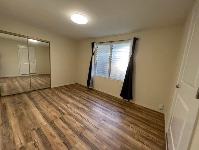 Building Photo - 2349 Palolo Ave