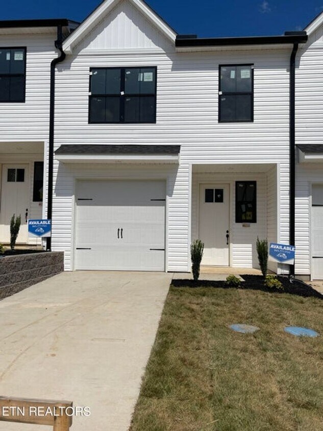 Building Photo - Modern 3-Bed, 2.5-Bath Townhome — $1000 Move-In Credit!