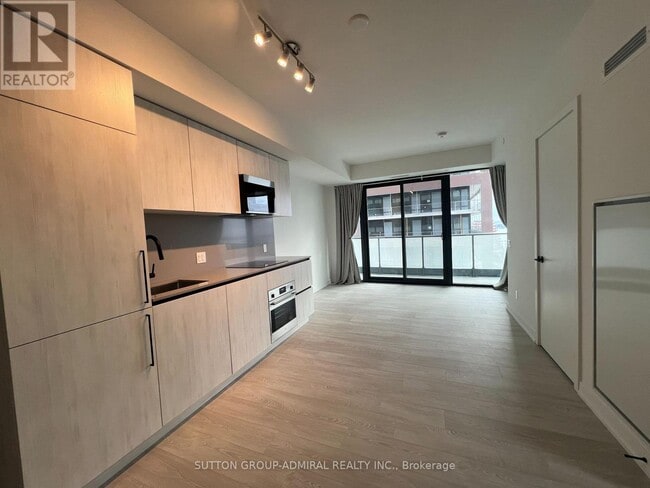 Building Photo - 35 Parliament St