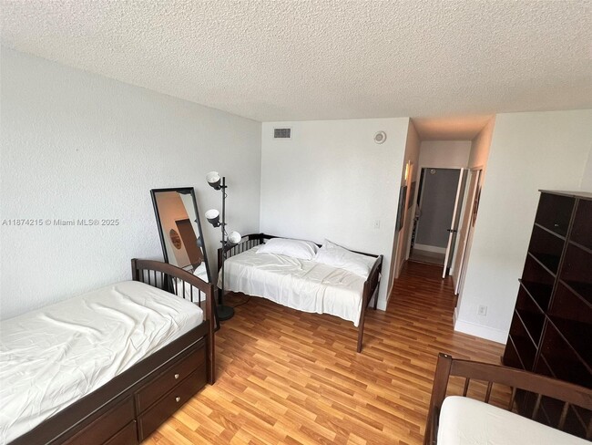 Foto del edificio - 19380 Collins Ave